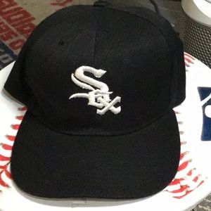 Chicago White Sox Men’s Black SnapBack Hat Cap